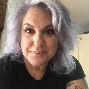 Meet your Posher, Hilary